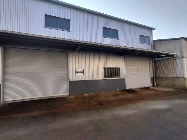 右側は手動シャッターです。