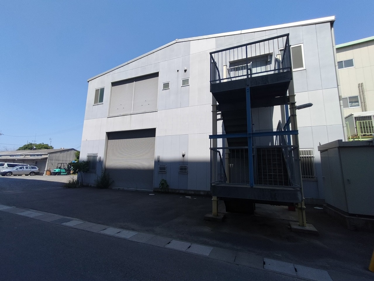 近隣は全て工場関係の会社様です