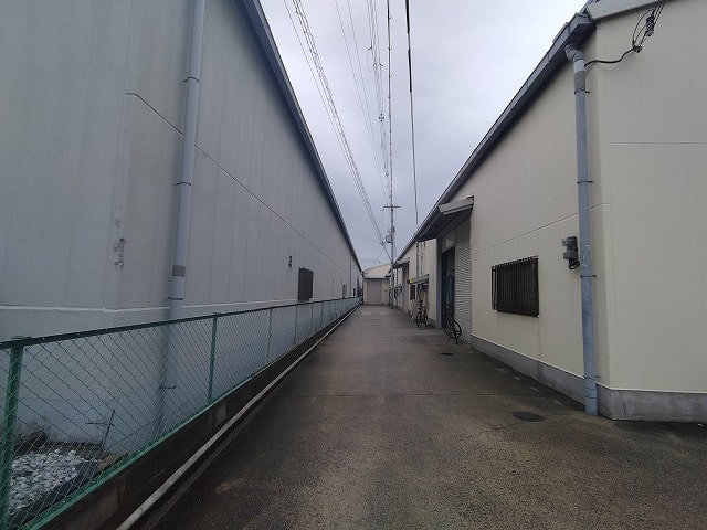 奥は行き止まりになります