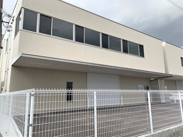 2階建ての建物です。