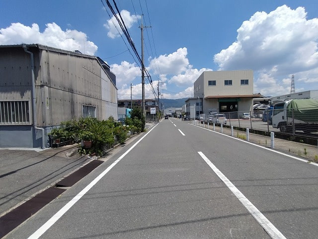 前面道路です