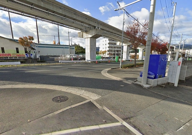 すぐ隣は幹線道路です！