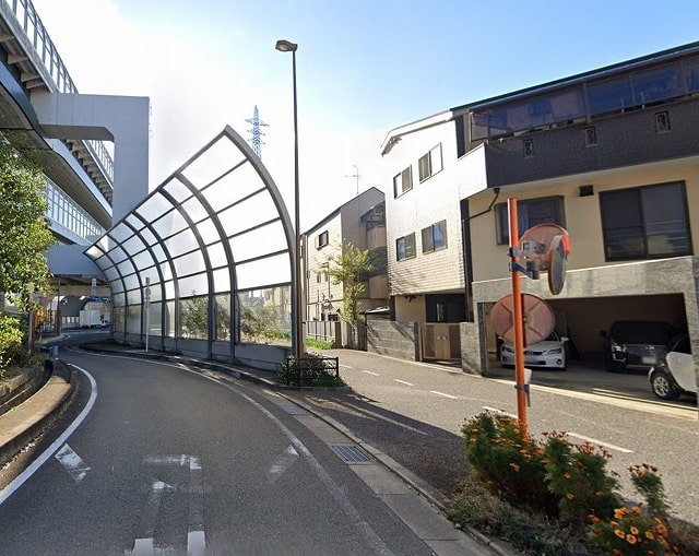 道路2面に接道してます。