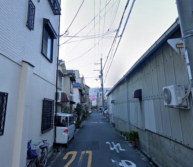 横道は細いですね。