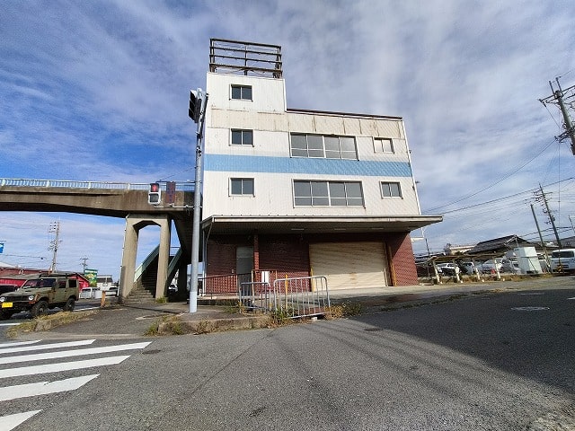 幹線道路沿い