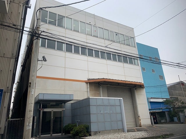 こちらは3階建倉庫・事務所です。