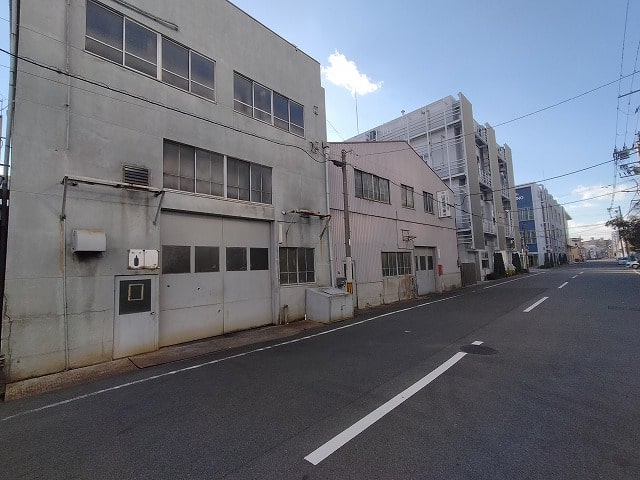 前面道路約11ｍと大型車通行可能です！