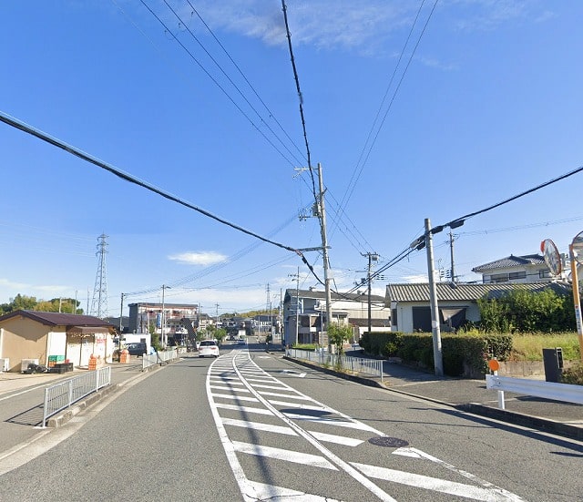 前面道路は広々してます！