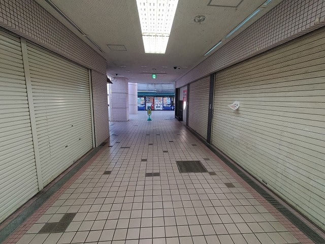 店舗前廊下