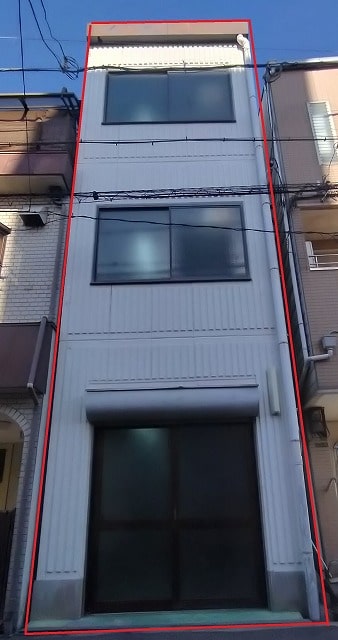 ３階建の倉庫です。