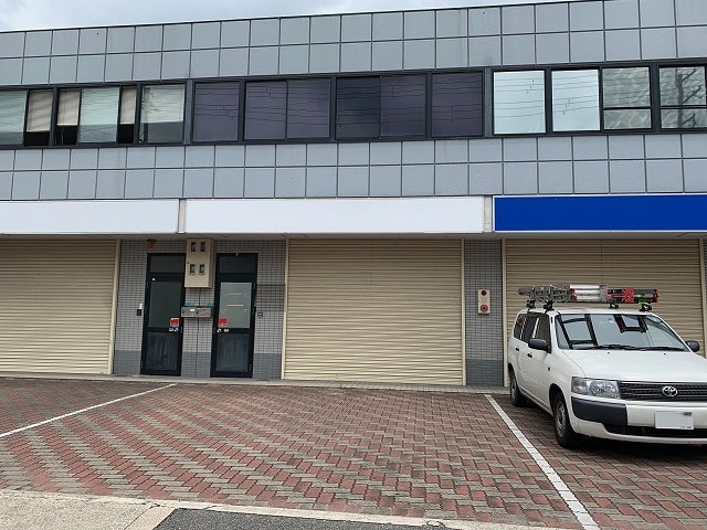 前面空地に駐車可能です。