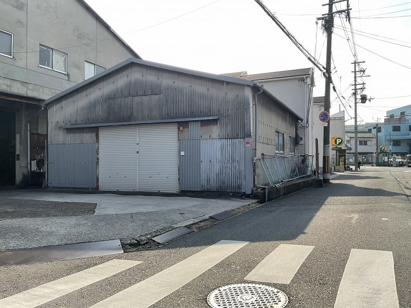 近くにコインパーキングや飲食店が多い好立地です。