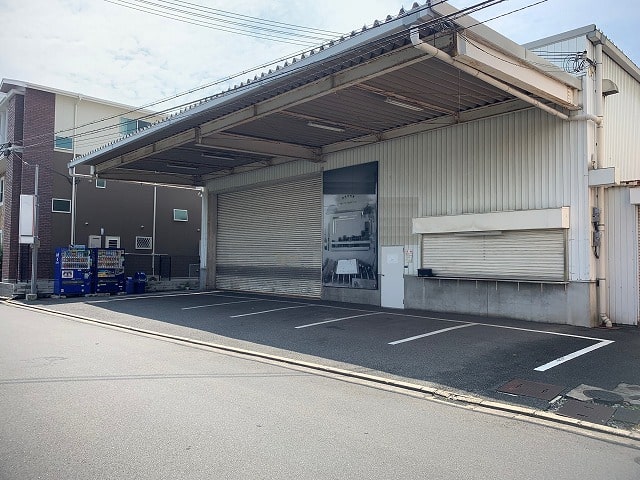 駅から徒歩8分です。