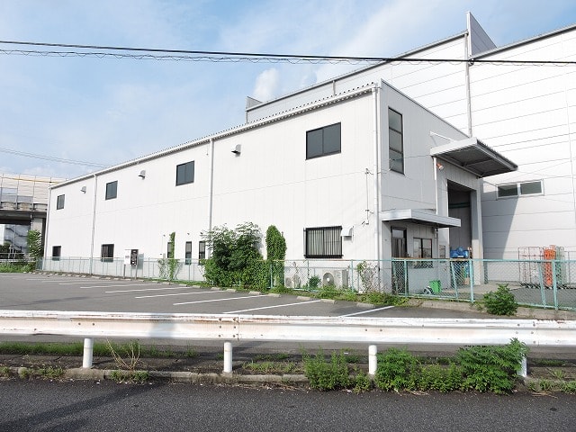 大型トラックの搬入可能です。