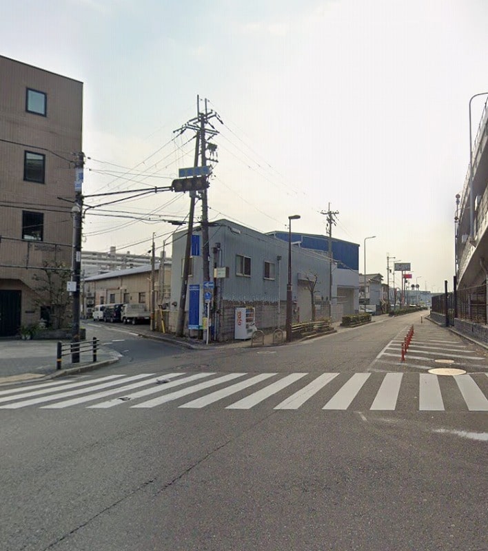 幹線道路すぐそばです。