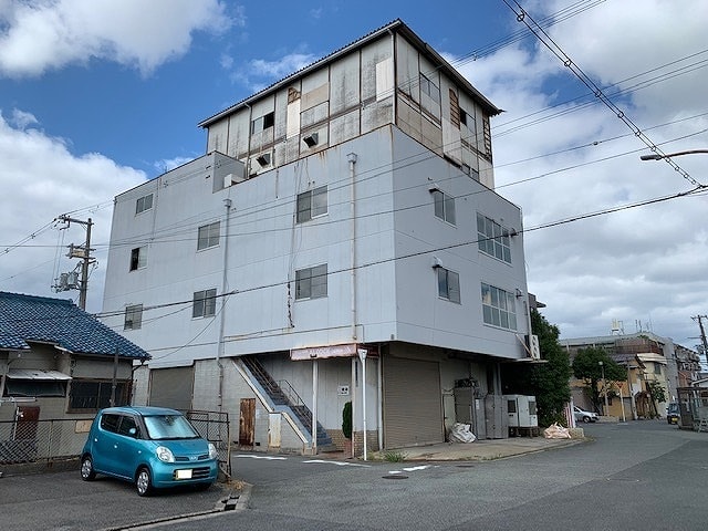 前面に荷捌きスペース有ります。
