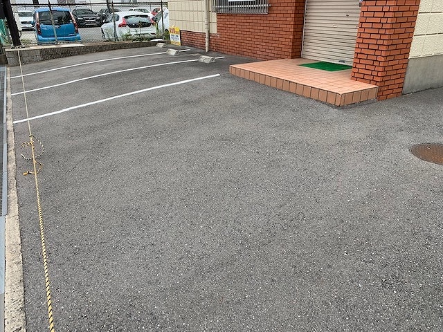 前面に駐車スペース有ります