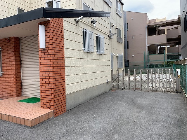 通路を奥に進むと……