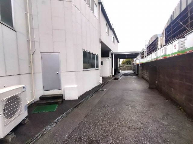 前面は共有通路になります。