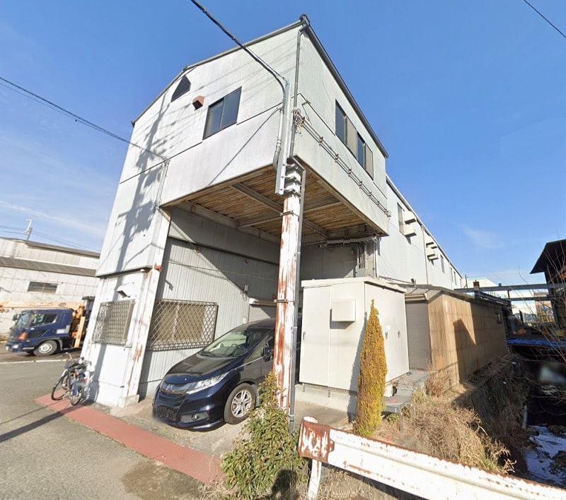 クレーン付き工場です