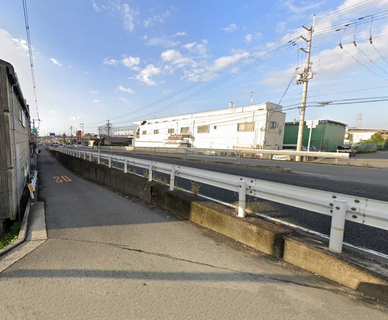 突き当りは幹線道路です！