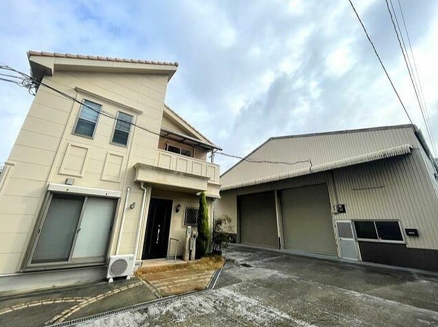 住宅付倉庫です。