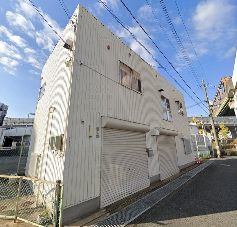 駅チカの角地物件です