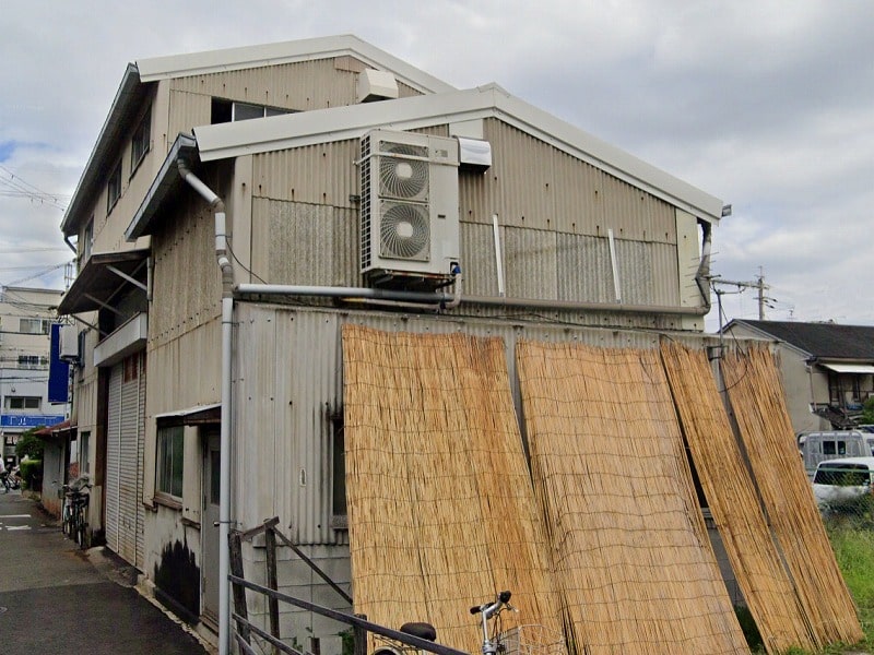 駐車場はございません。