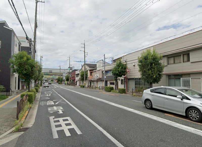 すぐ目の前には幹線道路です！