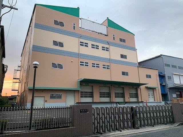 プラットホーム付き倉庫です。