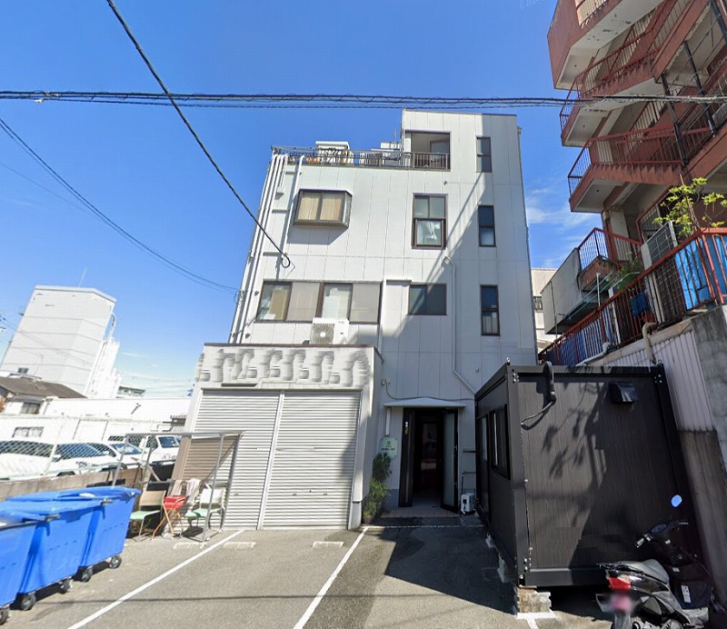 ３階＋屋上の倉庫・作業所です！