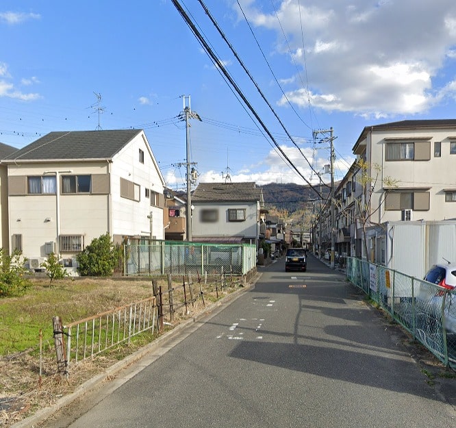 山側は住宅街です。