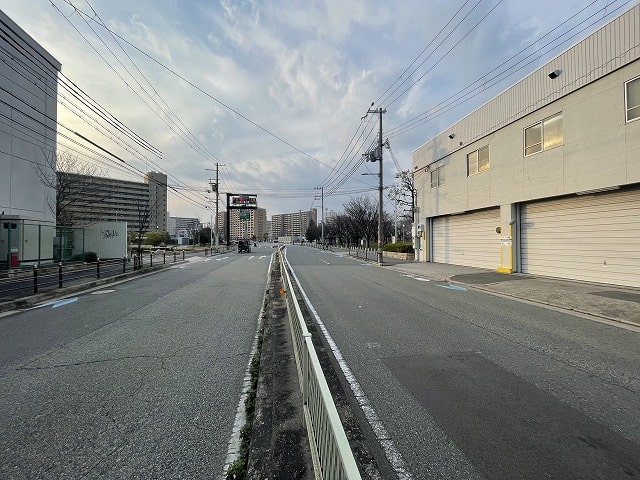 前面道路も広々！