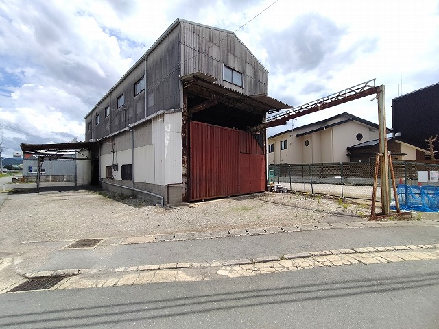 駐車場付倉庫・工場です！