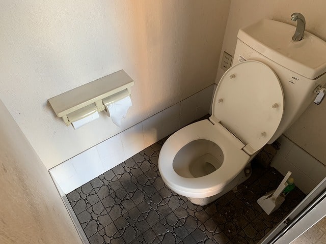 共有トイレ有ります。