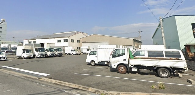 前面スペースには沢山の車が停まります