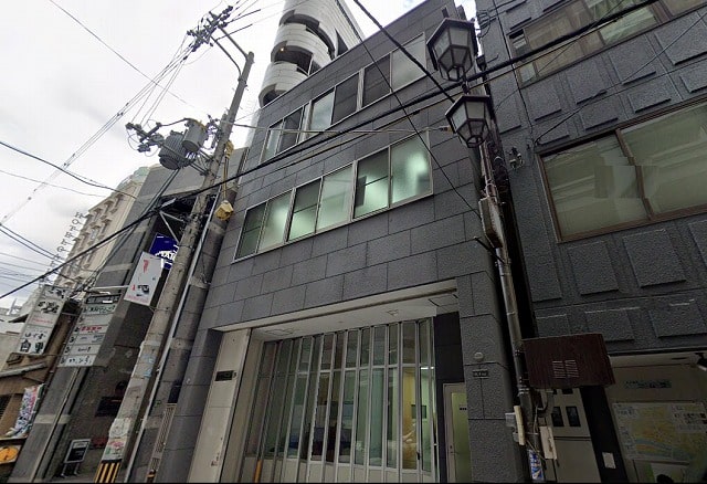 延床面積約１５６坪の４階建ての物件です