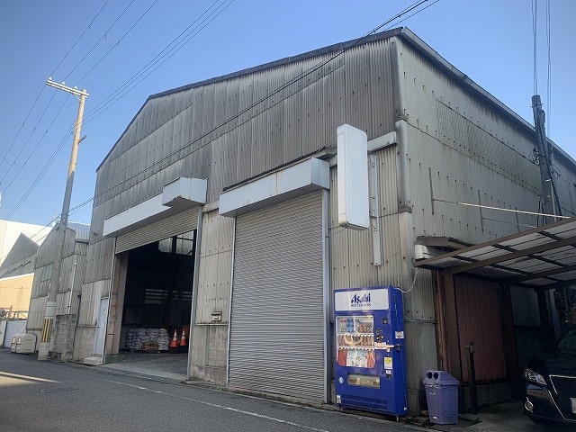 シャッター2ヵ所あります。