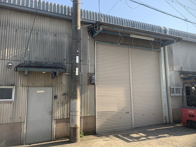 連棟倉庫の一部になります。