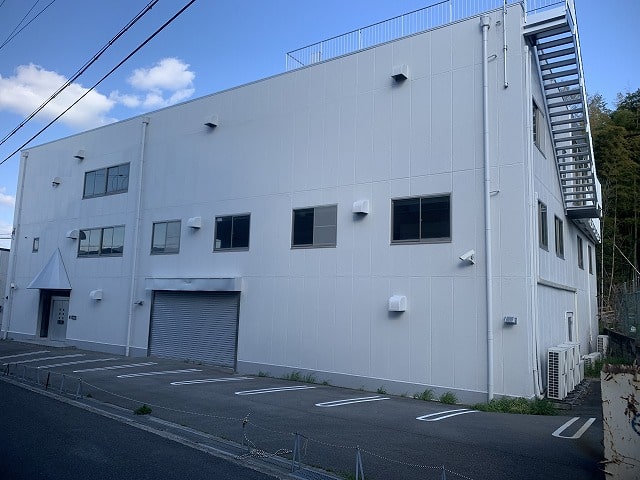 近隣にマンションがあります。
