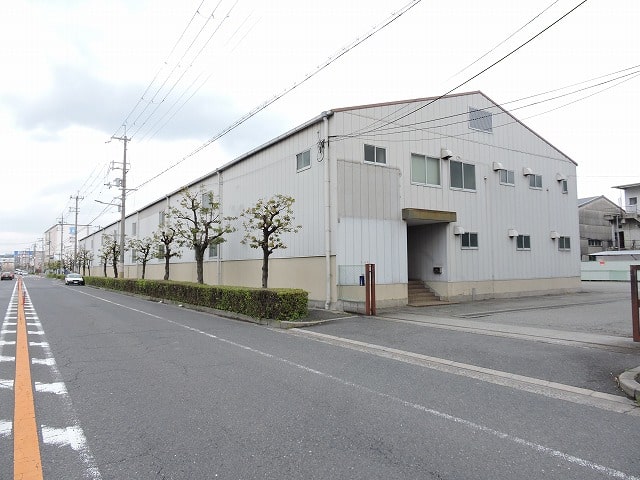 コンテナ車・大型トラック使用可能です。