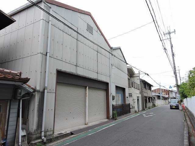 前面道路狭いです。※通学路あり