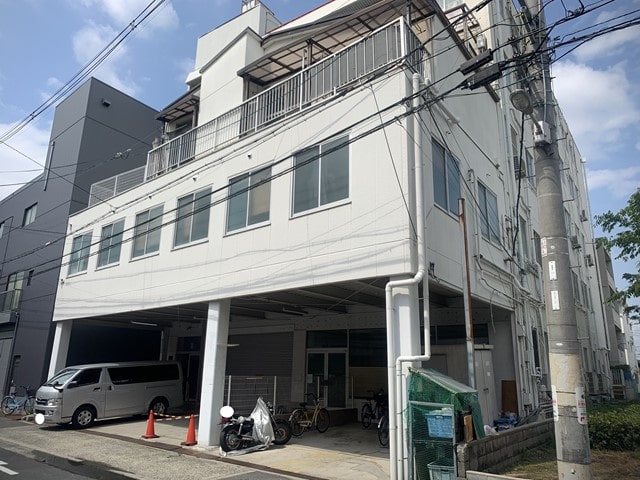 専用トイレ、洗面付きです。