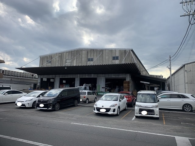 近隣に民家があります。