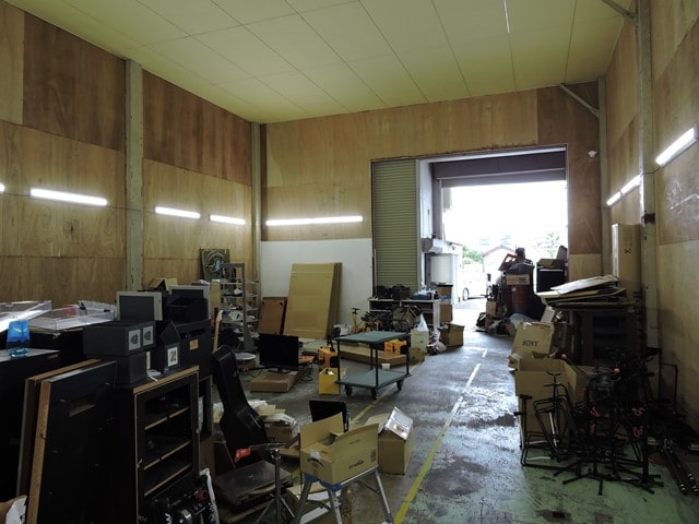 倉庫内の造作物になります。(照明はLEDです)