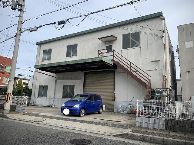 乗用車4台～5台駐車可能です。