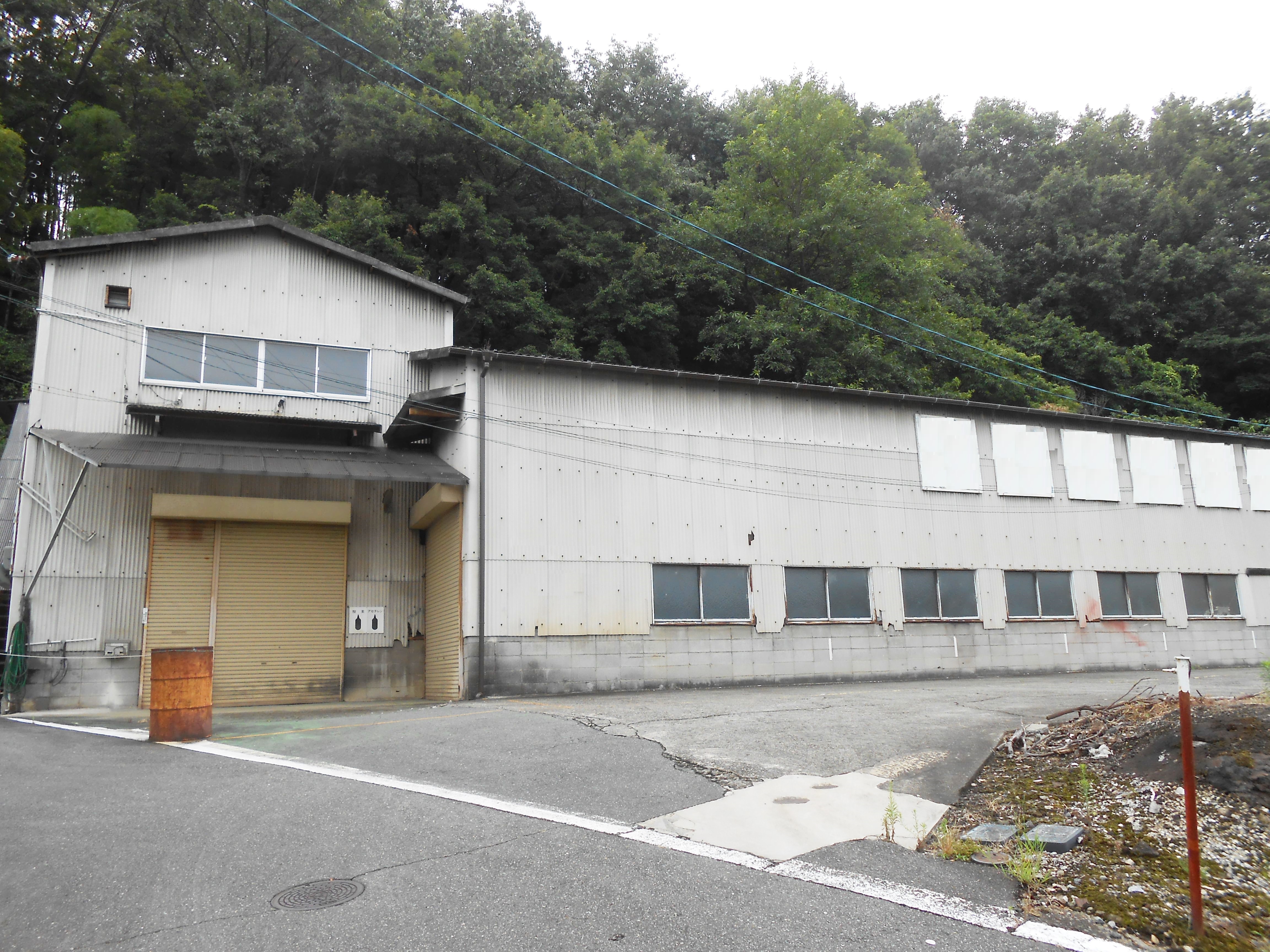 天井クレーン付き工場です！