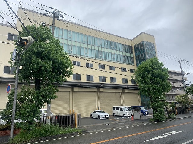シャッター開口4ヵ所あります。