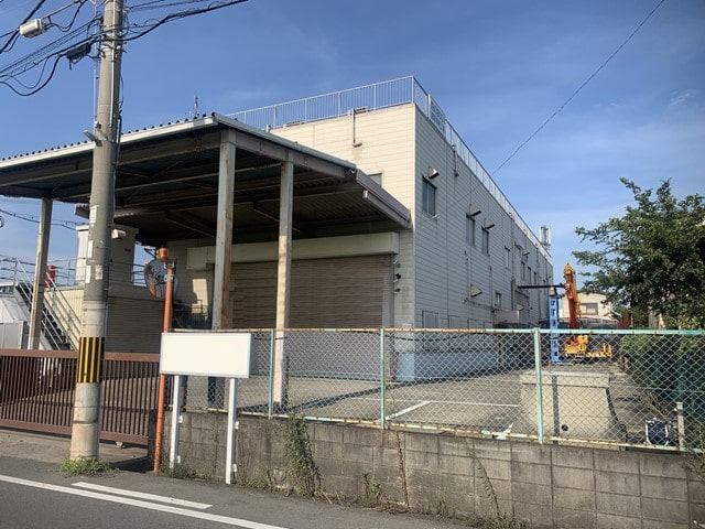 荷物用リフト1基(残置物)あります。