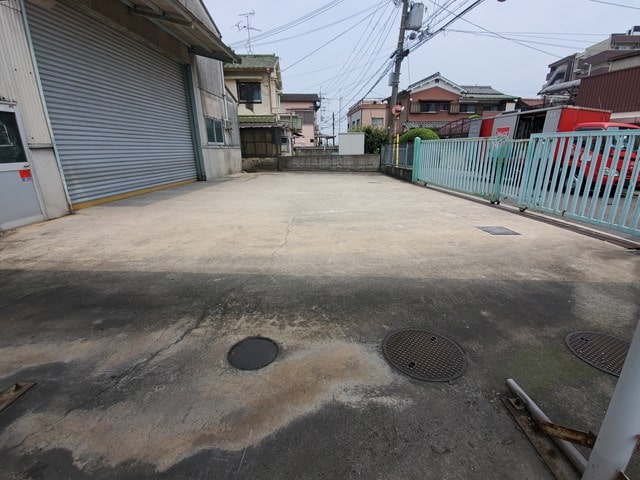 荷解き場・駐車スペースがあります。